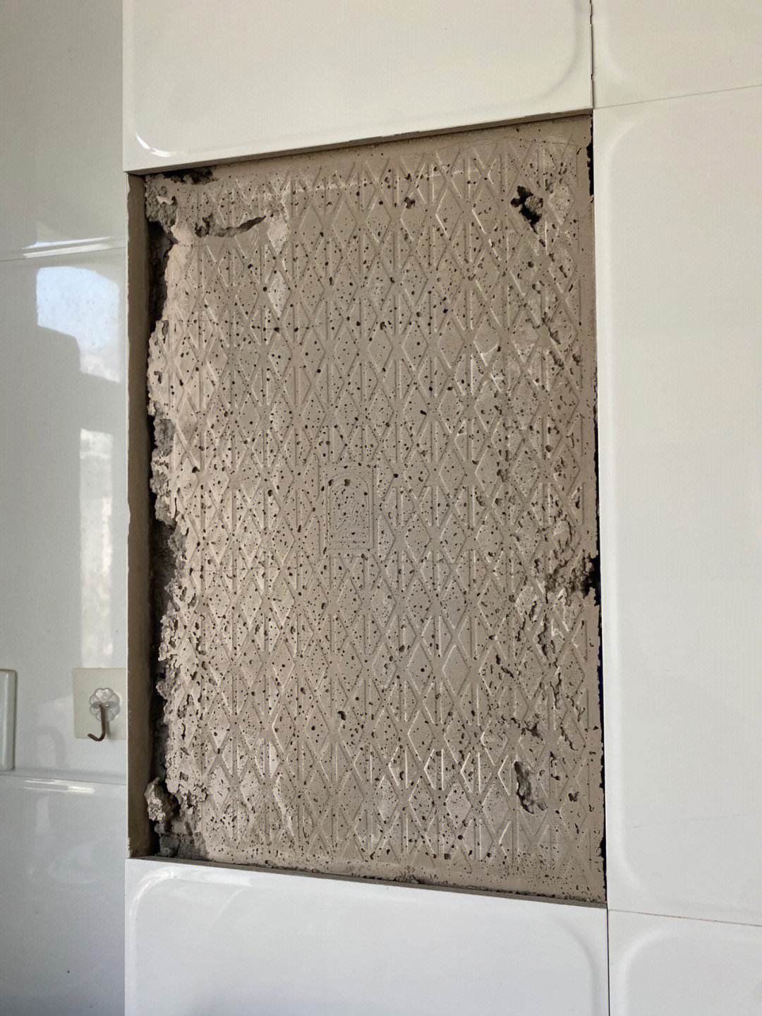 墙面砖脱落的补救办法(墙面砖脱落的补救办法图片)